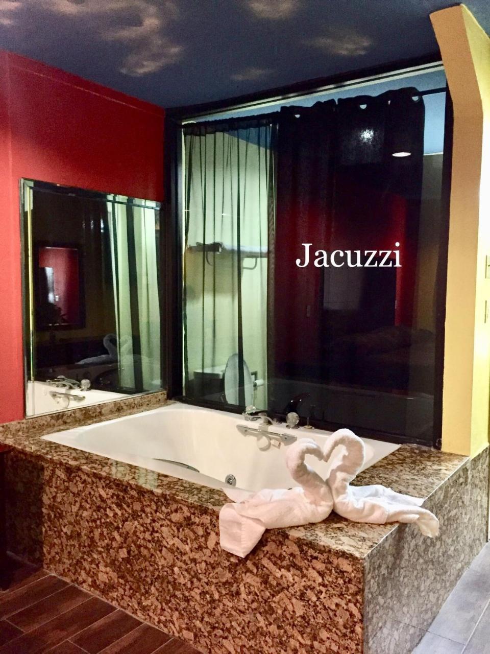 Luxury Inn Ченелвью Екстер'єр фото
